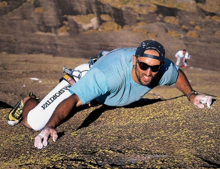 Tsaranoro Atsimo, Madagascar, Rolando Larcher, Marco Sterni, Erik Svab - Rolando Larcher durante la prima salita di Never the same - Mai più così, la prima via sul Tsaranoro Atsimo in Madagascar