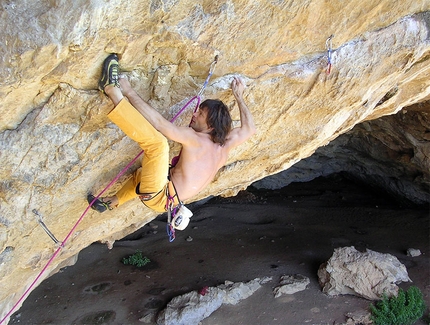 Sardinia climbing, Domusnovas - Mauro Bubu Bole during the 2003 meeting climbing Sangue Sardo at Tana delle Tigri, Domusnovas