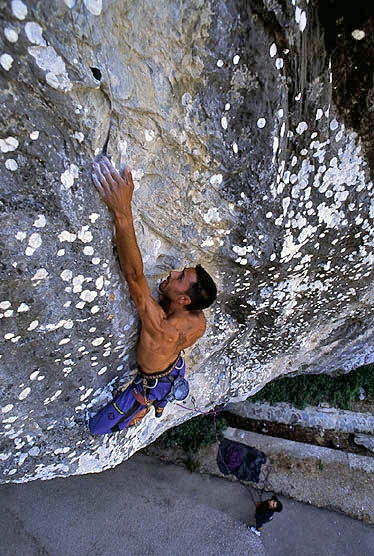 Sardegna arrampicata, Domusnovas - Marco Bussu, protagonista delle prime vie in forte strapiombo a Domusnovas