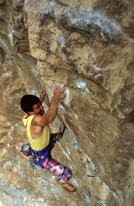 Sardegna arrampicata, Domusnovas - Maurizio Oviglia su Obelix nel 1993, uno dei primi 8a di Domusnovas