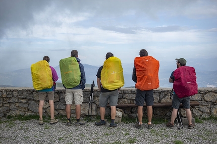 Va' Sentiero, Sentiero Italia - Va' Sentiero: Primavera 2019: il viaggio ha inizio . Percorreremo di persona il Sentiero nella sua interezza, a piedi lungo l’autostrada verde d’Italia. In cammino per 9 mesi, un anno di scuola della montagna. Ci accompagneranno un fotografo, un operatore video e chiunque voglia farlo, anche solo per un breve tratto: il cammino sarà aperto a tutti, mantenendo fede allo spirito inclusivo di CamminaItalia.