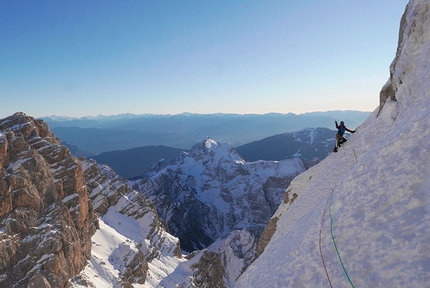 Cima Brenta, Brenta Dolomites, Alessandro Beber, Matteo Faletti - CRAM Cima Brenta: checking out the ledge at half-height