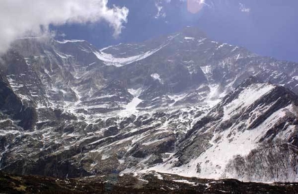 Dhaulagiri: una valanga travolge due alpinisti spagnoli