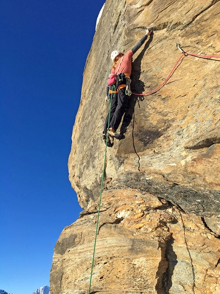 Becca di Verconey, Federica Mingolla, Matteo Giglio, Monster - Federica Mingolla sul decimo tiro (8a), finalmente liberato della via Monster, Becca di Verconey. La prima libera e prima invernale è stata effettuata insieme a Matteo Giglio