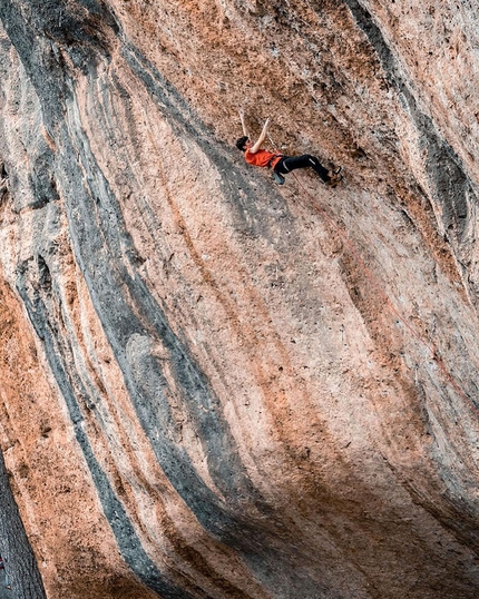 Stefano Carnati, Margalef - Stefano Carnati sale Pal Este 8c nel settore Espadelles a Margalef in Spagna