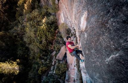 Marcello Bombardi, Siurana - Marcello Bombardi affronta la sezione chiave di L'odi social 8c+ a Siurana, Spagna