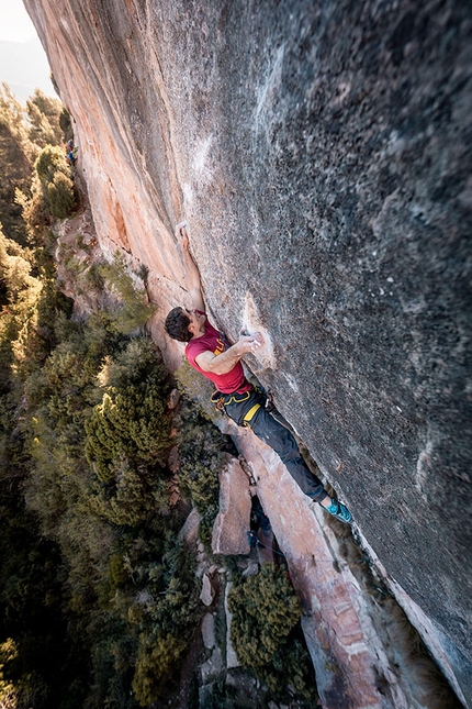 Marcello Bombardi, Siurana - Marcello Bombardi affronta la sezione chiave di L'odi social 8c+ a Siurana, Spagna