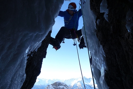 Cima Tosa, Dolomiti di Brenta, Ines Papert, Luka Lindič - Luka Lindič durante la prima ripetizione di Selvaggia sorte, Cima Tosa (Dolomiti di Brenta)