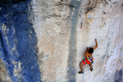 Lo Specchio, Val d’Adige - Giacomo Duzzi climbing Dita d’Acciaio 8a at lo Specchio, Val d’Adige