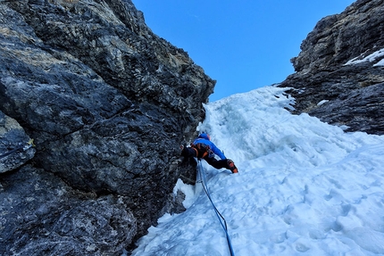 Cima Tosa, Dolomiti di Brenta, Luka Lindič, Fabian Buhl - Fabian Buhl durante l'apertura di Sau hladno! sulla Cima Tosa, Dolomiti di Brenta con Luka Lindič