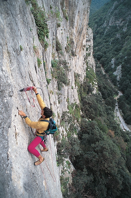 Chiodare dal basso - Maurizio Oviglia apre dal basso Personal Mountain a Gutturu pala (Fluminimaggiore, Sardegna) nel 1993