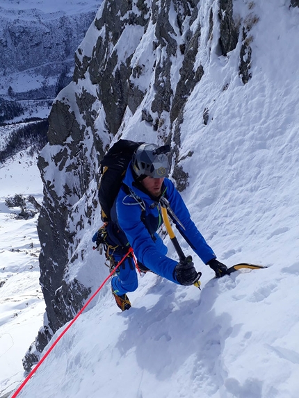 Aiguille Rouges de Rochefort, Mont Blanc, Denis Trento, Marco Farina, Marco Majori, Andrea Peron - Denis Trento seconding during the first ascent of Spirito di adattamento, Aiguille Rouges de Rochefort, Mont Blanc massif (Denis Trento, Marco Farina, Marco Majori, Andrea Peron 01/2019)