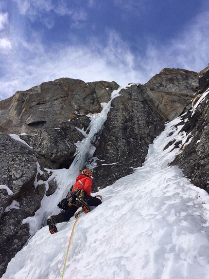 Aiguille Rouges de Rochefort, Mont Blanc, Denis Trento, Marco Farina, Marco Majori, Andrea Peron - Marco Farina making the first ascent of Spirito di adattamento, Aiguille Rouges de Rochefort, Mont Blanc massif (Denis Trento, Marco Farina, Marco Majori, Andrea Peron 01/2019)