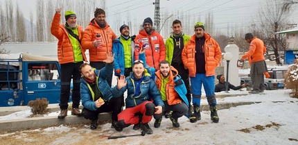 Alex Txikon K2 - Alex Txikon e tutto il team ad Askole