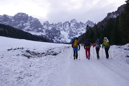 Cima del Focobon, Dolomites, Simone Banal, Alessandro Beber, Matteo Faletti, Marco Pellegrini, Marco Zanni - La Bella e la Bestia, Cima del Focobon, Dolomites: setting off