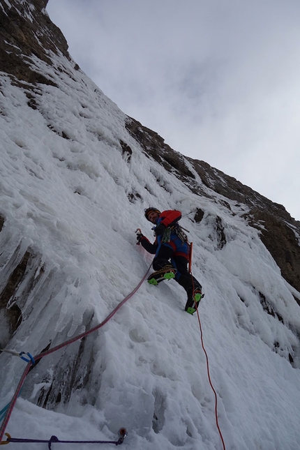 Cima del Focobon, Dolomites, Simone Banal, Alessandro Beber - La Bella, Cima del Focobon, Dolomites: Simone Banal climbing pitch 1