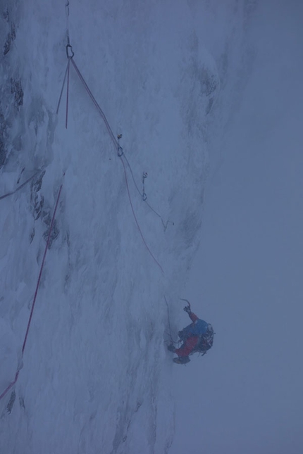 Cima del Focobon, Dolomites, Simone Banal, Alessandro Beber - La Bella, Cima del Focobon, Dolomites: Simone Banal seconding pitch 2