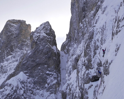 Cima del Focobon, Dolomites, Simone Banal, Alessandro Beber - La Bella, Cima del Focobon, Dolomites: Alessandro Beber and Simone Banal in action