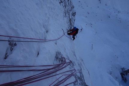 Cima del Focobon, Dolomites, Simone Banal, Alessandro Beber - La Bella, Cima del Focobon, Dolomites: Simone Banal climbing pitch 3