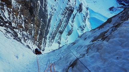 Pelmo Dolomites, Pelmoon, Enrico Geremia, Fabrizio della Rossa, Daniele Geremia - Pelmoon, Pelmo, Dolomites: reaching the belay of pitch 7