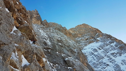 Pelmo Dolomites, Pelmoon, Enrico Geremia, Fabrizio della Rossa, Daniele Geremia - Pelmoon, Pelmo, Dolomites: Fabrizio della Rossa establishing pitch 10