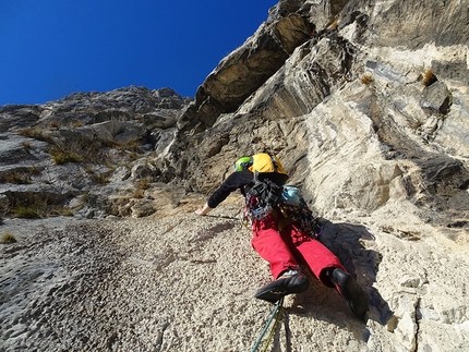 Via dei Ragni, Medale, Paolo Grisa, Jessica Locatelli, Raffaele Ferrari - Via dei Ragni in Medale: una delle più belle e vaste sezioni di roccia a gocce del Medale, peccato che duri solo due mezzi tiri e lasci spazio a....