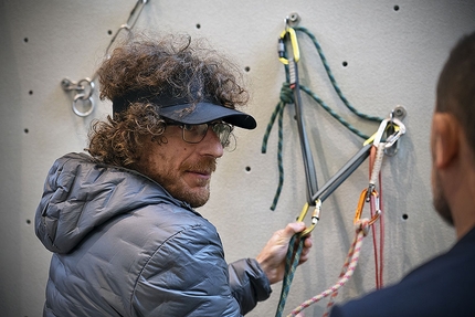 Milano Climbing Expo 2019 - Milano Climbing Expo 2019: Matteo Bernasconi explain belay techniques