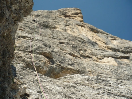 2 spit alla fine - Cima d'Auta - Matteo Della Bordella sul muro finale di '2 spit alla fine' sulla Cima d'Auta