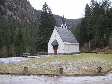 Val Regana, Cima d'Asta, Francesco Lamo - Rigola Occulta in Val Regana: chiesetta del Pront