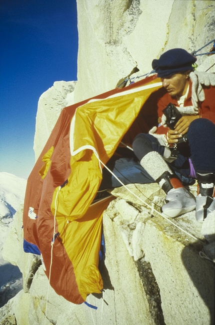 Enrico Rosso - Fabrizio Manoni durante il bivacco sulla cresta Est dello Shivling, Garhwal Himalaya - 1986