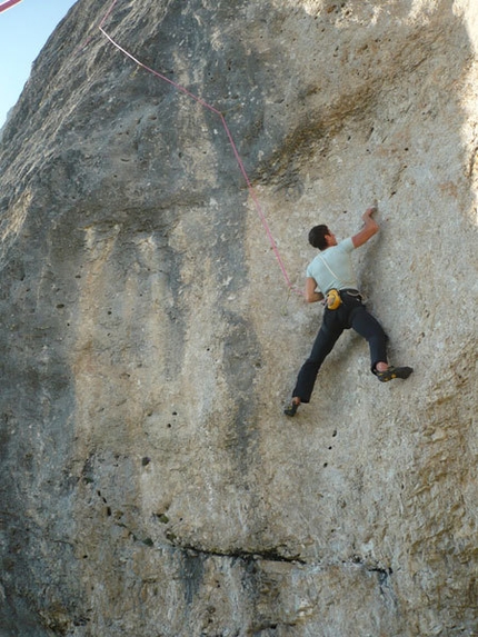 2 spit alla fine - Cima d'Auta - Matteo Della Bordella riprova il primo tiro a fine giornata di '2 spit alla fine' sulla Cima d'Auta.