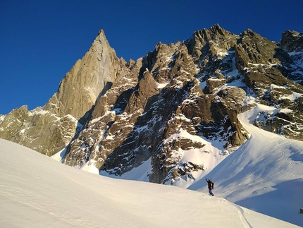 Les Drus Triple Couloir in snowboard per Julien Herry e Laurent Bibollet