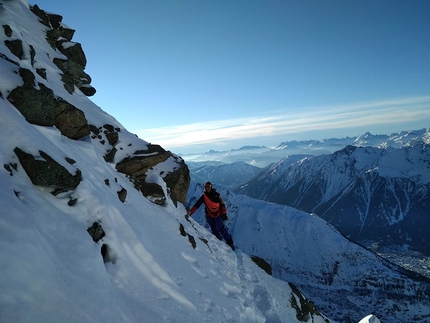 Les Drus, Monte Bianco, Triple Couloir, Julien Herry, Laurent Bibollet - Julien Herry sul traverso di Les Drus prima di scendere il Triple Couloir con Laurent Bibollet 