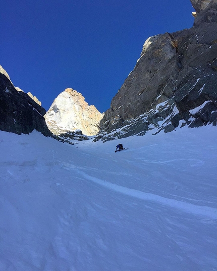 Les Drus, Monte Bianco, Triple Couloir, Julien Herry, Laurent Bibollet - Laurent Bibollet scende il Triple Couloir de Les Drus