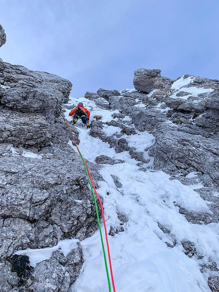 Sass de Putia, Dolomiti, Simon Gietl, Mark Oberlechner - Mark Oberlechner durante la prima salita di Kalipe, Sass de Putia, Dolomiti, insieme a Simon Gietl il 26/01/2019