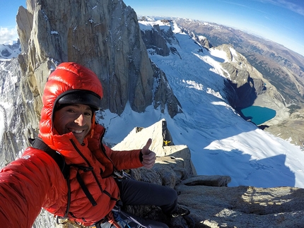 Aguja de la S, Fitz Roy, Patagonia, Iker Pou, Eneko Pou - Eneko Pou e la spettacolare vista da Haizea, Aguja de la S, Fitz Roy, Patagonia, aperta gennaio 2019 con Iker Pou