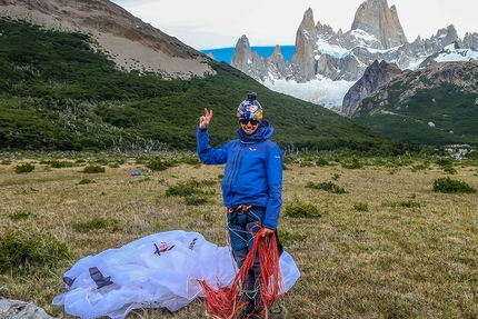 Patagonia parapendio, Aaron Durogati - Aaron Durogati in Patagonia: la magnifica skyline del massiccio del Fitz Roy