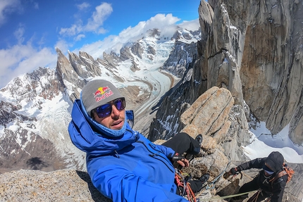 Patagonia paragliding, Aaron Durogati - Aaron Durogati in Patagonia: on the summit of Aguja de l’S, Cerro Torre in the background