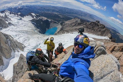 Patagonia paragliding, Aaron Durogati - Aaron Durogati in Patagonia: Aguja de l’S