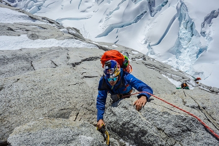 Patagonia parapendio, Aaron Durogati - Aaron Durogati in Patagonia: Aguja Saint Exupery