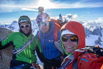 Patagonia paragliding, Aaron Durogati - Aaron Durogati in Patagonia: on the summit of Aguja Saint Exupery
