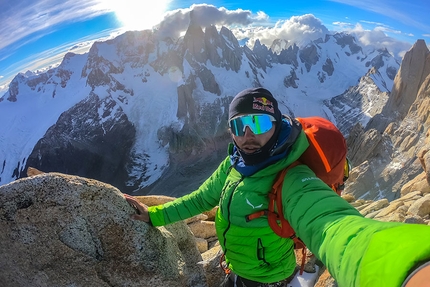 Patagonia paragliding, Aaron Durogati - Aaron Durogati in Patagonia: while climbing Aguja Saint Exupery