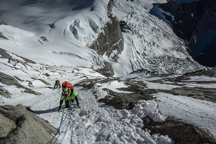 Patagonia parapendio, Aaron Durogati - Aaron Durogati in Patagonia: durante la salita di Aguja Poincenot