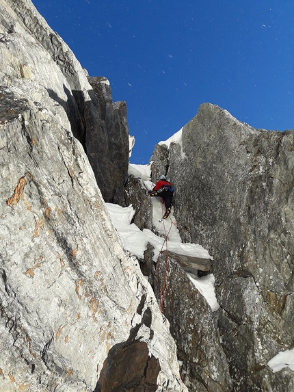 Pizzo Porola, Alpi Orobie, Marco Birolini, Ennio Spiranelli - Durante l'apertura di 80 Primavere, Pizzo Porola parete est (Marco Birolini, Ennio Spiranelli 25/01/2019)