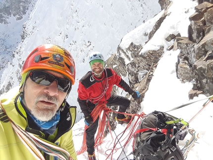 Pizzo Porola, Alpi Orobie, Marco Birolini, Ennio Spiranelli - Ennio Spiranelli e Marco Birolini durante l'apertura di 80 Primavere, Pizzo Porola parete est (Marco Birolini, Ennio Spiranelli 25/01/2019)