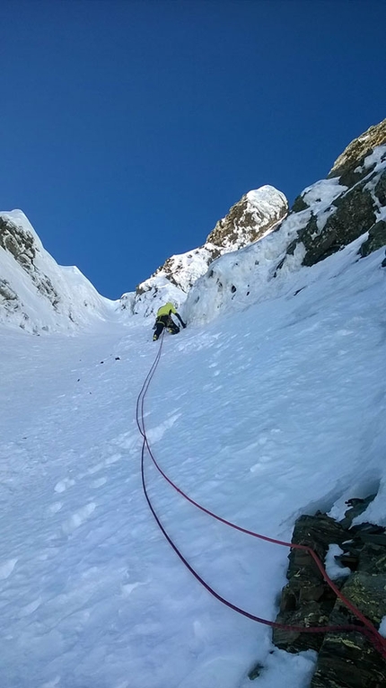 New mixed climb up Pizzo Porola in Bergamo Alps