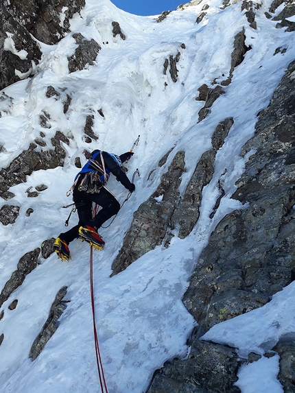 Pizzo Porola, Orobic Alps, Marco Birolini, Ennio Spiranelli - Making the first ascent of 80 Primavere, Pizzo Porola east face (Marco Birolini, Ennio Spiranelli 25/01/2019)