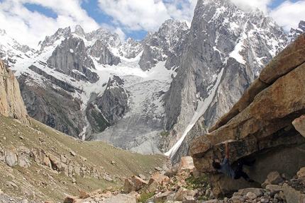 Pakistan Nangmah Valley - Boulder nella bellissima Nangmah Valley