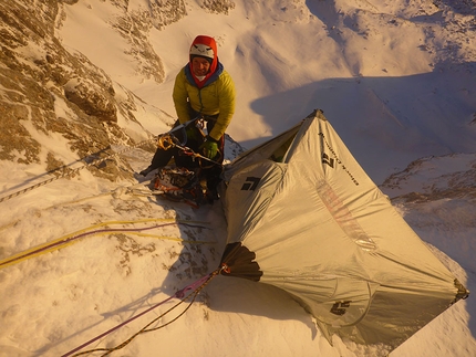 Civetta, Dolomiti, Zuita Patavina, Alessandro Baù, Daniele Geremia, Giovanni Zaccaria, Matteo Baù - Zuita Patavina, Civetta, Dolomiti: portaledge all'alba dopo la bufera