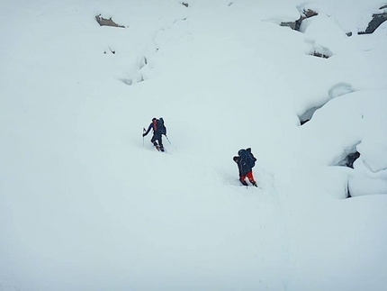 Nanga Parbat, Daniele Nardi, Tom Ballard - Nanga Parbat in winter: Daniele Nardi, Tom Ballard climbing up the Mummery Rib